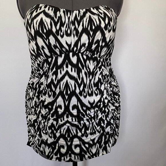 Kiwi Black & White Strapless Ruched Top Size 2X - Picture 1 of 9